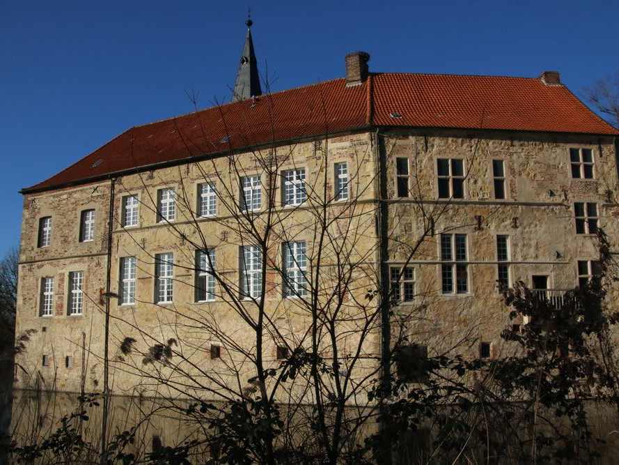 Burg ganz Gräftenseite