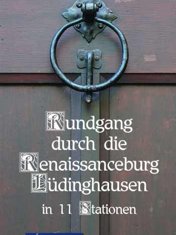 Türklopfer an einer alten Holztür mit Aufschrift Rundgang durch die Renaissanceburg Lüdinghausen in 11 Stationen